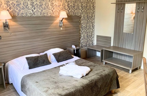 Bourbon-Lancy Hotel | Grand Hôtel de Bourbon-Lancy - Logis - Restaurant et Spa