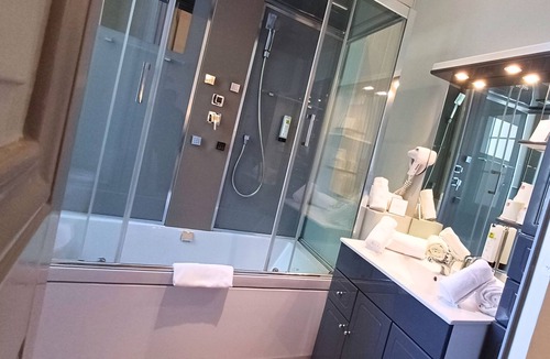 Bourbon-Lancy Hotel | Grand Hôtel de Bourbon-Lancy - Logis - Restaurant et Spa