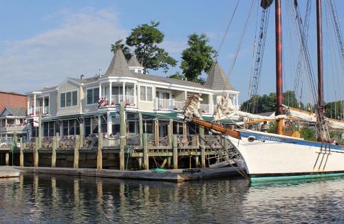 Camden Hotel | Grand Harbor Inn