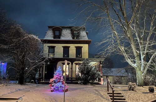 Seneca Falls Apartment | Grand Historic Downtown Apartment