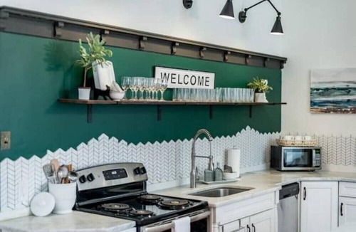 Daniels Hill House | Grand Historic Home Near Downtown w/Rec Room