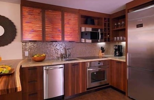 Waikiki Resort | Grand Islander HGVC Beachfront Resort & Spa, Pool!