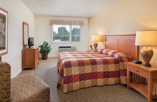 Afton Resort | Grand Lake | Couples Lake Retreat | Pool + Hot Tub