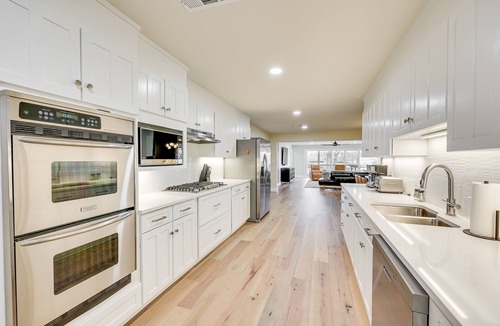 Lake Hamilton House | Grand Lakefront Home in Hot Springs w/Boat Dock!