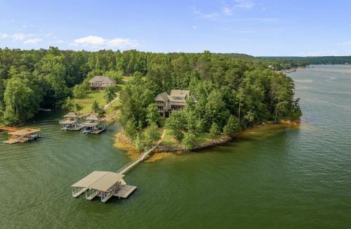 Arley House | Grand Lodge - Easy Walk To The Water! Private Balconies!