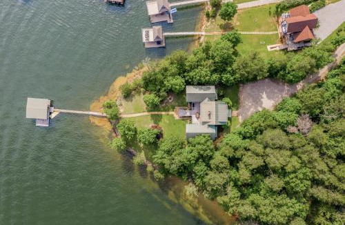 Arley House | Grand Lodge - Easy Walk To The Water! Private Balconies!