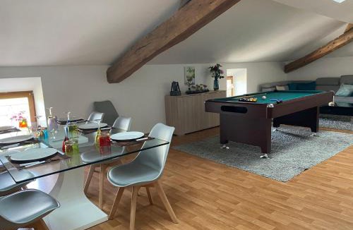 Socourt Apartment | Grand loft avec billard et Netflix