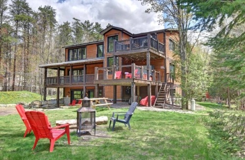 Cantley Apartment | Grand Loft | Lake | Pool Table | 2 Beds | Hot Tub