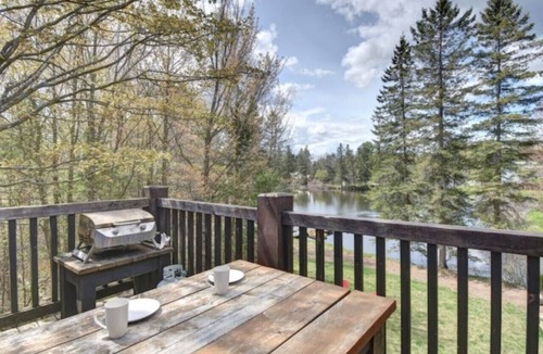 Cantley Apartment | Grand Loft | Lake | Pool Table | 2 Beds | Hot Tub