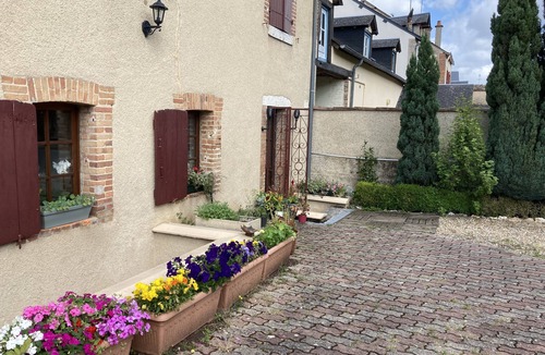 Aubigny-sur-Nere Apartment | Grand Loft Studio Bien Équipé a 2 Minutes de Centre Ville