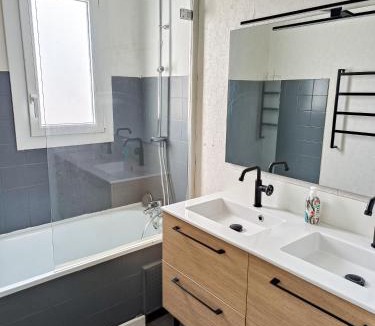 Moulin a Vent Apartment | Grand Logement proche centre Parking gratuit