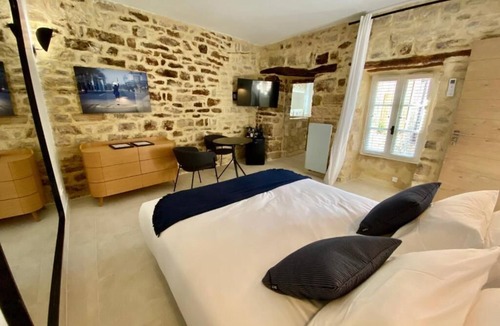 Martignargues House | Grand Luxe SENSATION Suite with private Jacuzzi