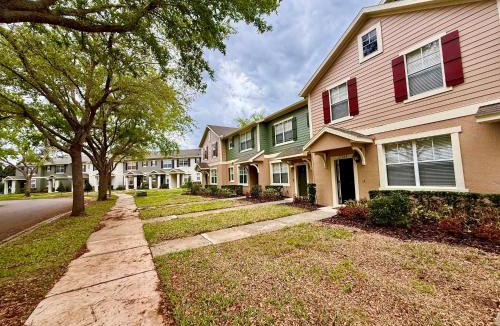 Florida Central Atlantic Coast House | Grand Luxury Lakes 3BR Townhouse near Disney