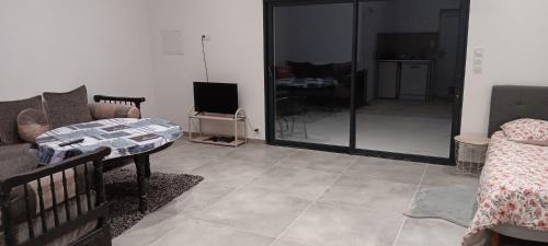 Manosque Apartment | Grand Magnifique Studio piscine et parking privé