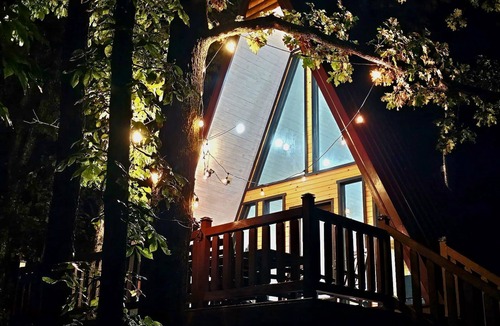 Rock Island Cabin | Grand Magnolia Guest House Cabin