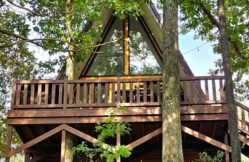 Rock Island Cabin | Grand Magnolia Guest House Cabin