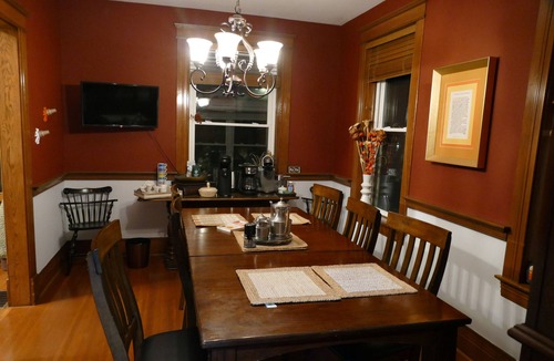 Melrose House | Grand manor in the heart of Albany. Walkable to eateries, grocery, and theatre.