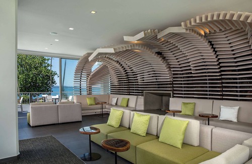 Hilo Resort | Grand Naniloa Hotel Hilo - a Doubletree by Hilton