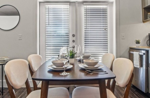 West Oak Hill Apartment | Grand New Studio Apartment with Pool and Golf Sim