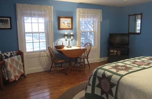 Granville Ferry Bed & Breakfast | Grand Oak Manor Bed & Breakfast