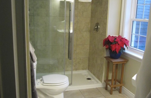 Granville Ferry Bed & Breakfast | Grand Oak Manor Bed & Breakfast