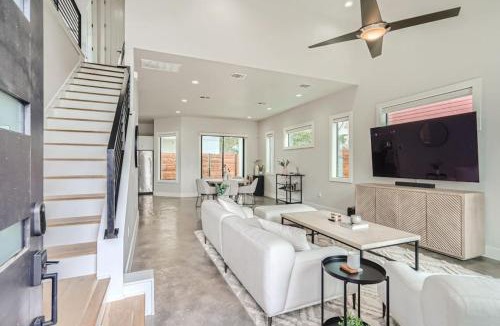 East Cesar Chavez House | Grand Oasis At E Austin With Pool