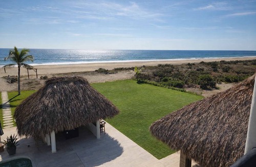 Barra de Colotepec Villa | Grand Oceanfront Villa w/Pool & Beach Access