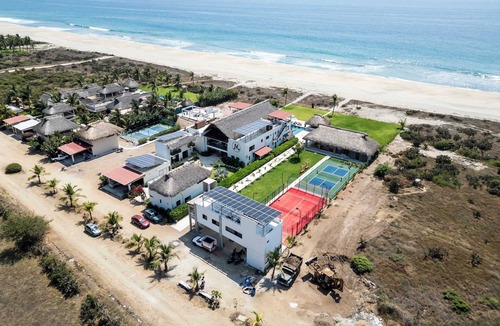 Barra de Colotepec Villa | Grand Oceanfront Villa w/Pool & Beach Access