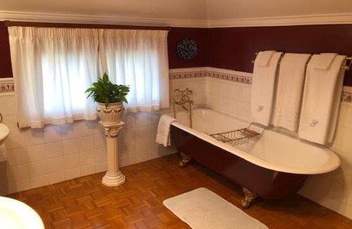 Hawera Bed & Breakfast | Grand On Victoria