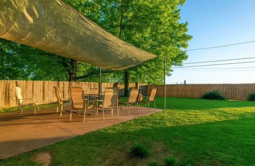 Fort Worth Apartment | Grand Performance Home 3 min to Downtown/Stockyards with large yard