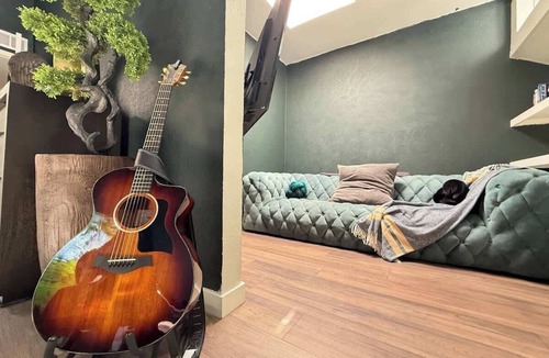 Turtle Creek House | Grand Piano, Huge Geodes, Powerful Artistic Home