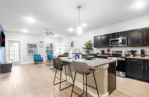 Grand Prairie Apartment | Grand Prairie 2BR | IKEA, Epic Waters, Bass Pro