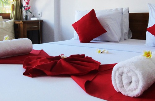 Lovina Hotel | Grand Raka Homestay