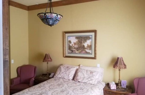 Ash Grove Apartment | GRAND REOPENING Ash Grove home with a Zen feel