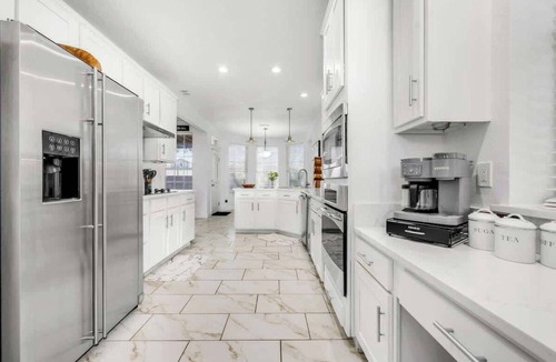 Plano House | Grand Retreat | Golf PingPong PS5 Pool Sleeps 14