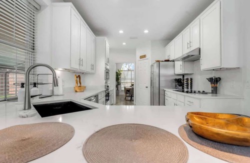 Plano House | Grand Retreat | Golf PingPong PS5 Pool Sleeps 14