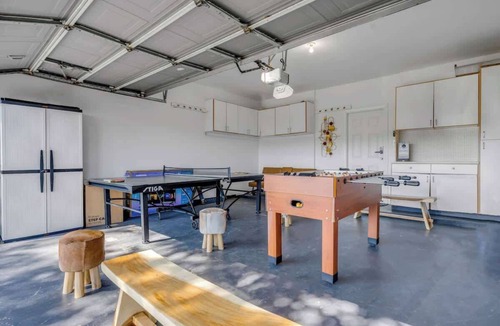 Plano House | Grand Retreat | Golf PingPong PS5 Pool Sleeps 14