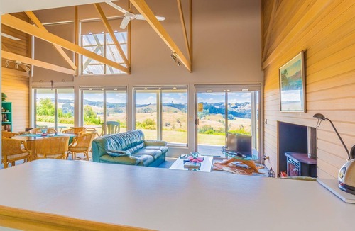 Hallston House | Grand Ridge Stay - Tarwin Valley