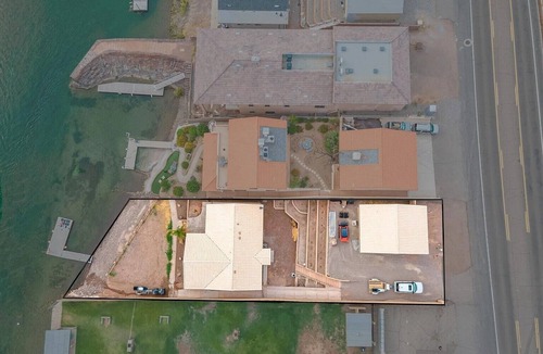 Parker Strip House | Grand Sand Riverfront, private beach & boat dock