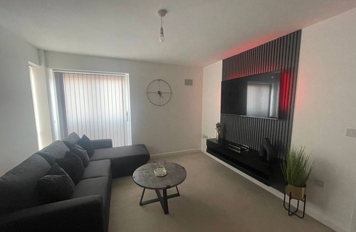 Wolverhampton Apartment | Grand Station Suite