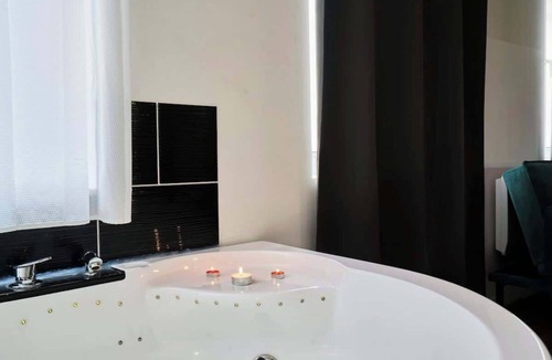 Tourcoing Apartment | Grand studio avec Balnéo, proche gare