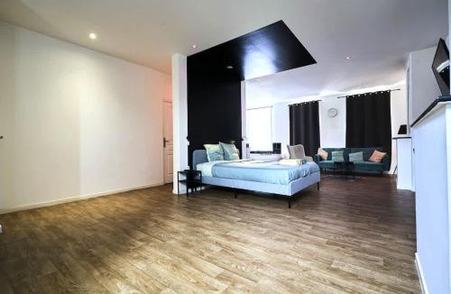 Tourcoing Hotel | Grand studio avec Balneo proche gare