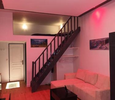 Voiron Apartment | Grand studio avec mezzanine