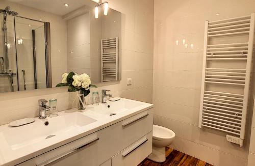 Cannes City Centre Apartment | Grand studio cabine à côté des plages NER634