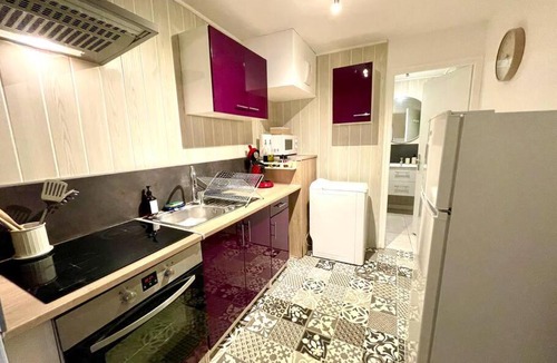 Oyonnax Apartment | Grand Studio Chez Soi - Queen size bed - Terrasse