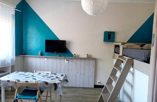 Saint-Ambroix Apartment | Grand studio climatisé proche du centre mais au calme