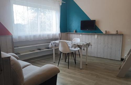 Saint-Ambroix Apartment | Grand studio climatisé proche du centre mais au calme