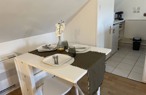 Nemours Apartment | Grand Studio Cosy en Hypercentre ! Rénové Avec A/C