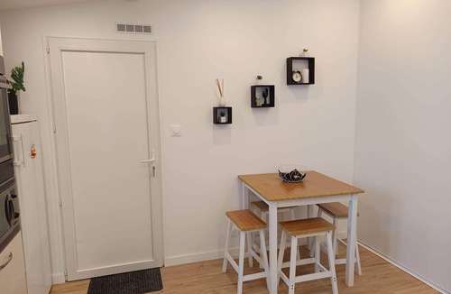 Port-Saint-Pere Apartment | GRAND STUDIO