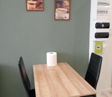 Villedieu-les-Poeles Apartment | Grand studio centre-ville